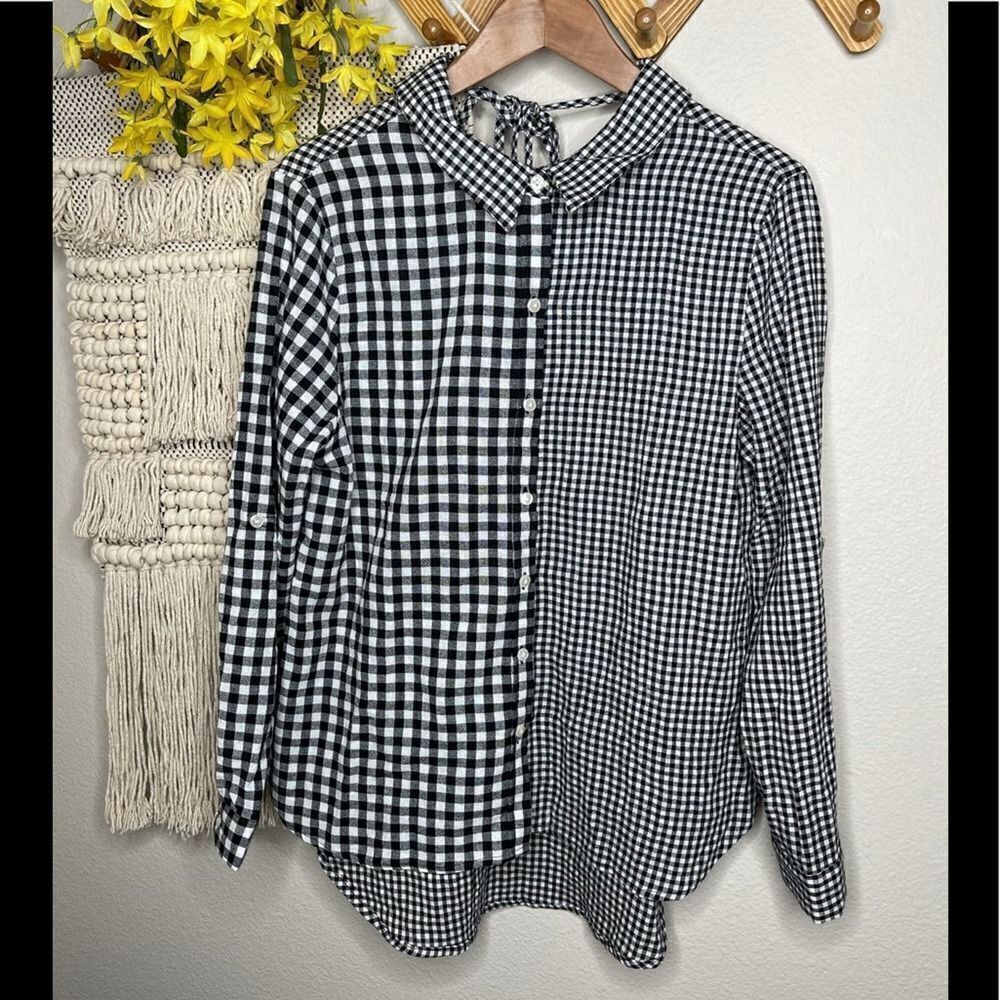 Passport Black Plaid Top Medium